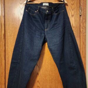 The It Jean: Abercrombie Mid-Rise Barrel Leg - So Chic!